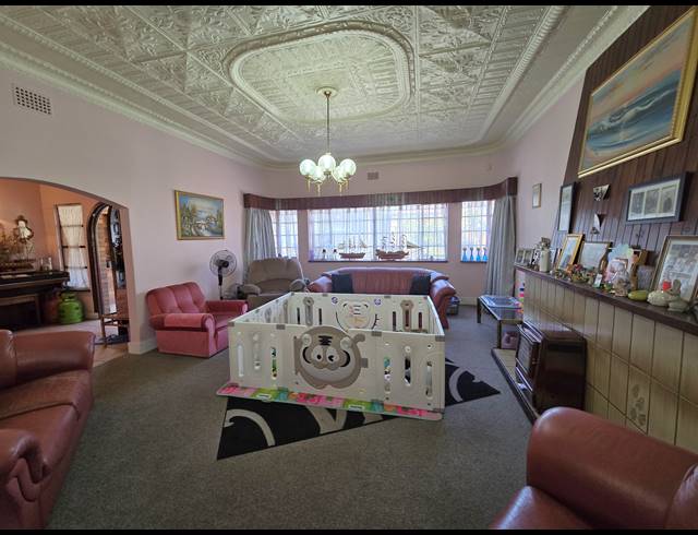 3 BEDROOM FREEHOLD FOR SALE IN THE HILL